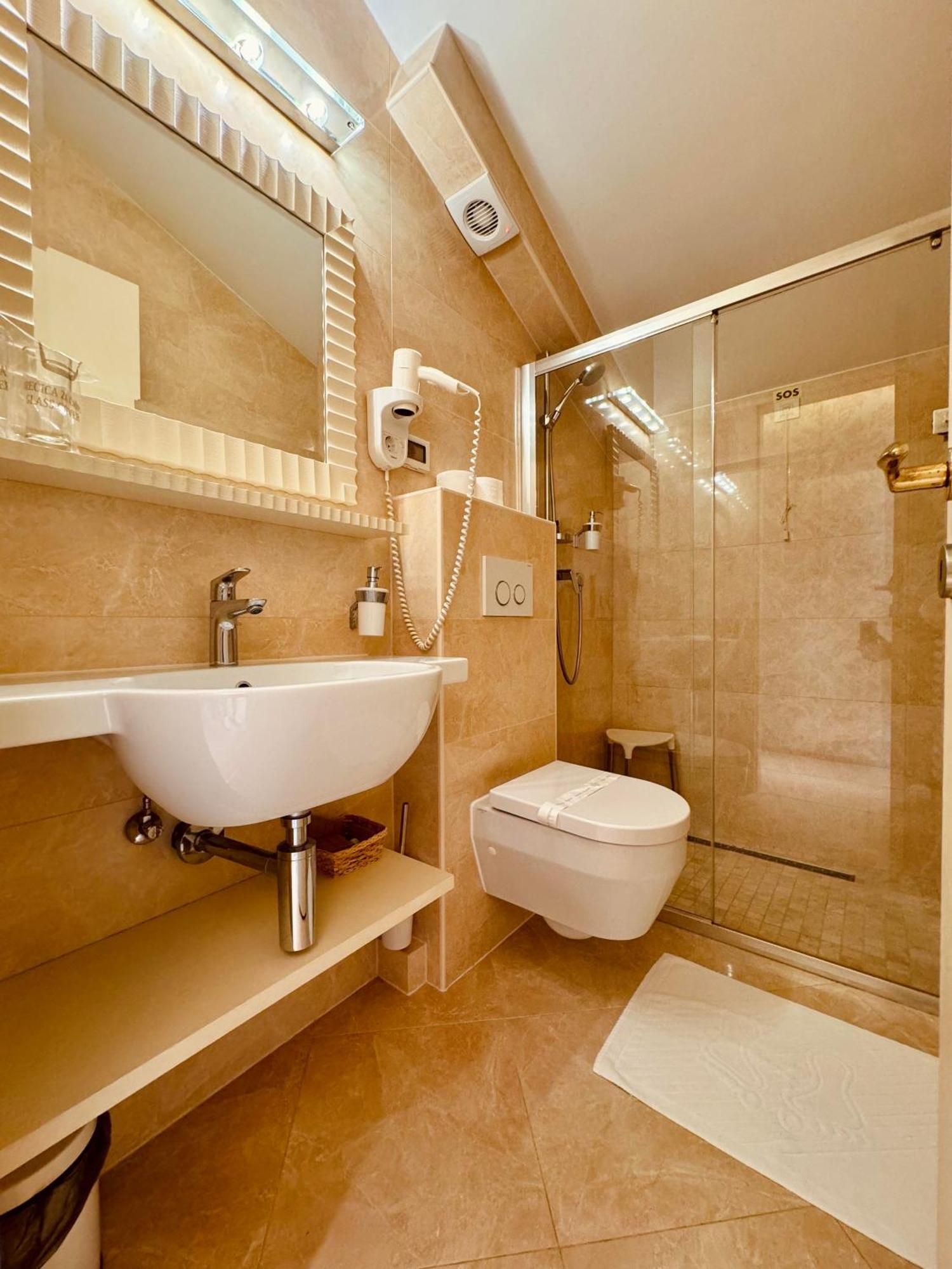 Boutique Hotel Oasi Pjescana Uvala Buitenkant foto