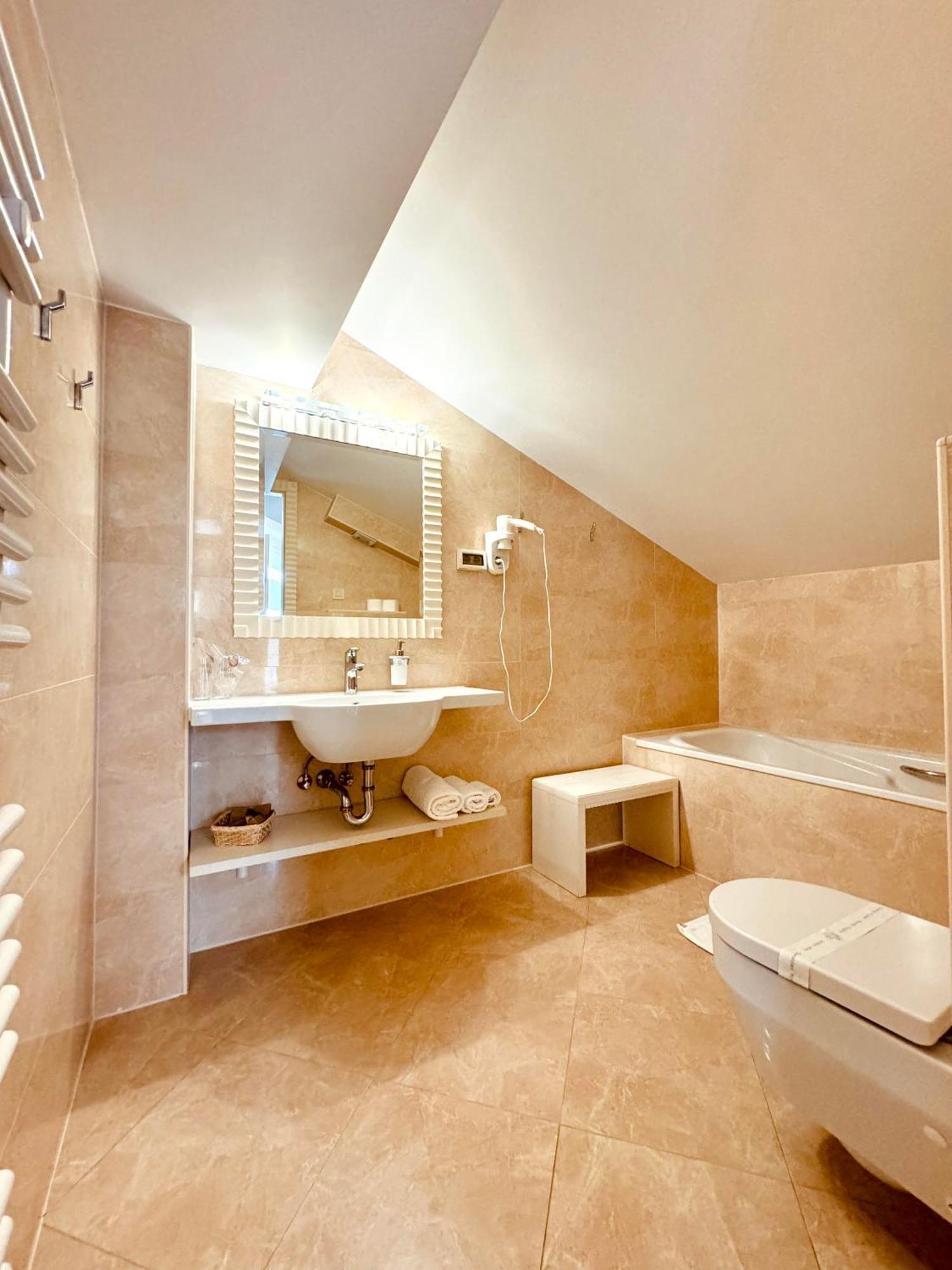 Boutique Hotel Oasi Pjescana Uvala Buitenkant foto