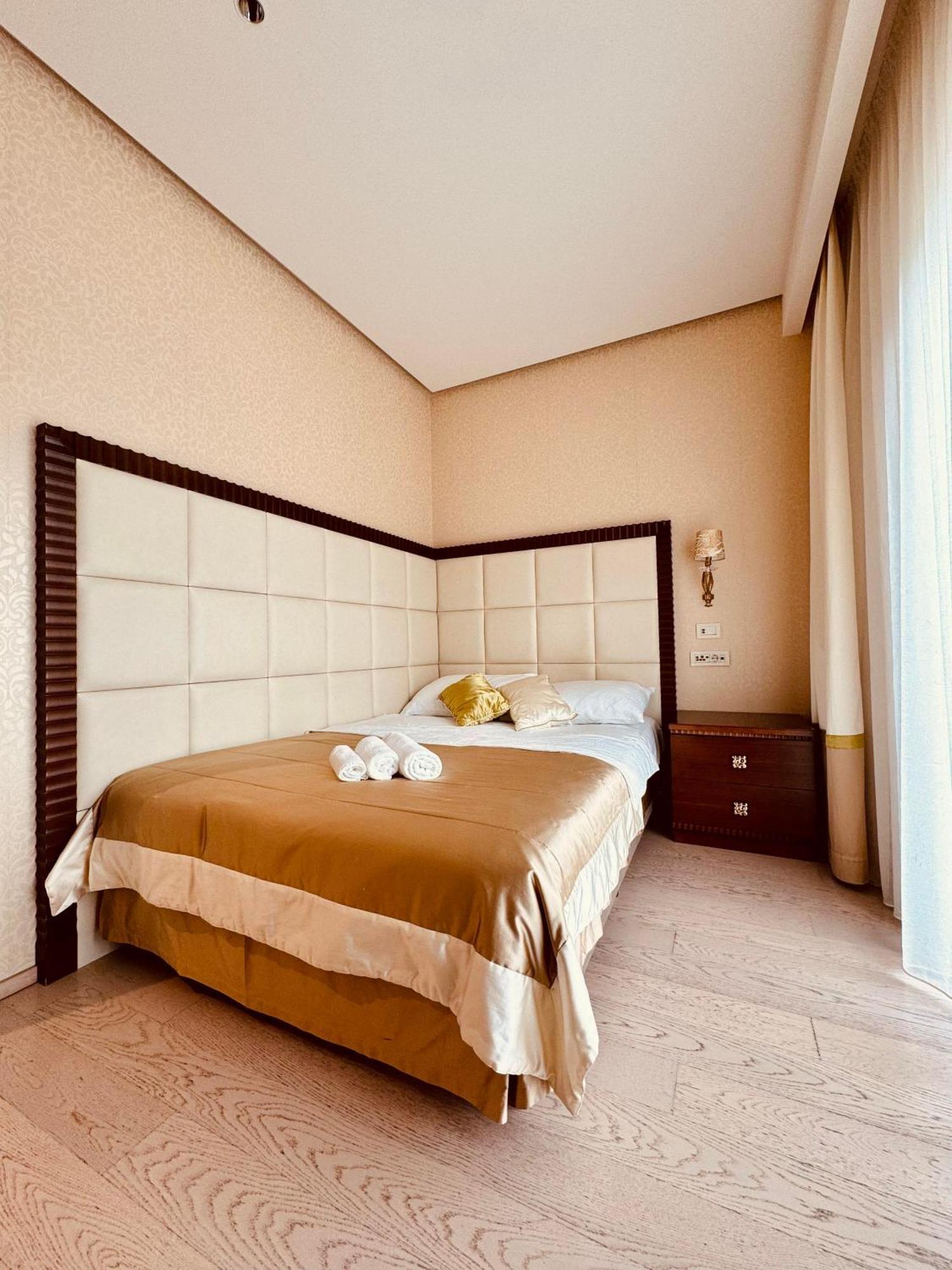 Boutique Hotel Oasi Pjescana Uvala Buitenkant foto