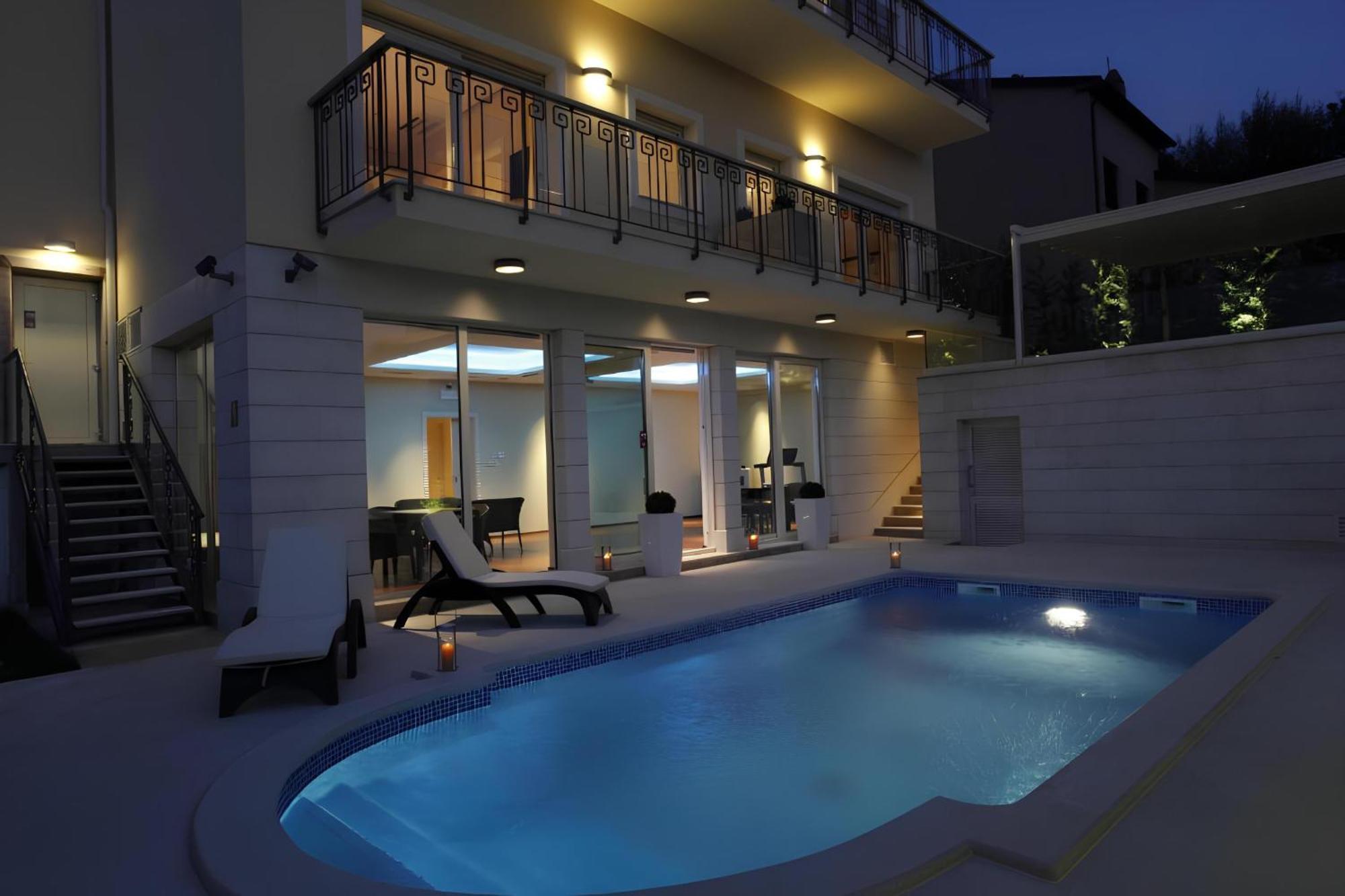 Boutique Hotel Oasi Pjescana Uvala Buitenkant foto